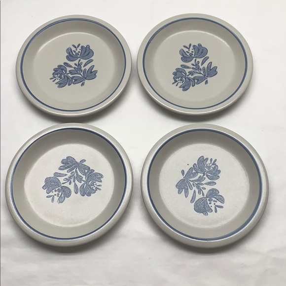 Pfaltzgraff Other - Pfaltzgraff dessert plates Yorktowne USA vintage